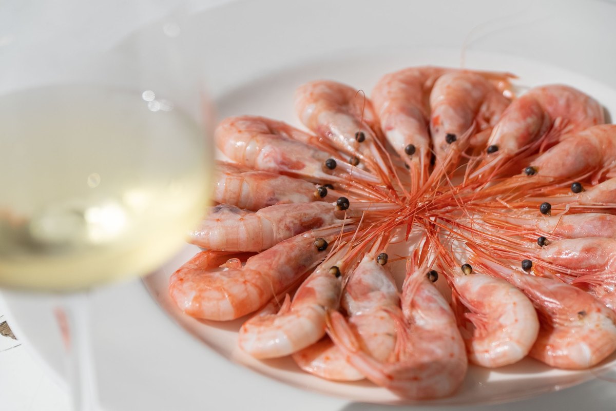 Garnalen met witte wijn bij El Pescador in Estepona