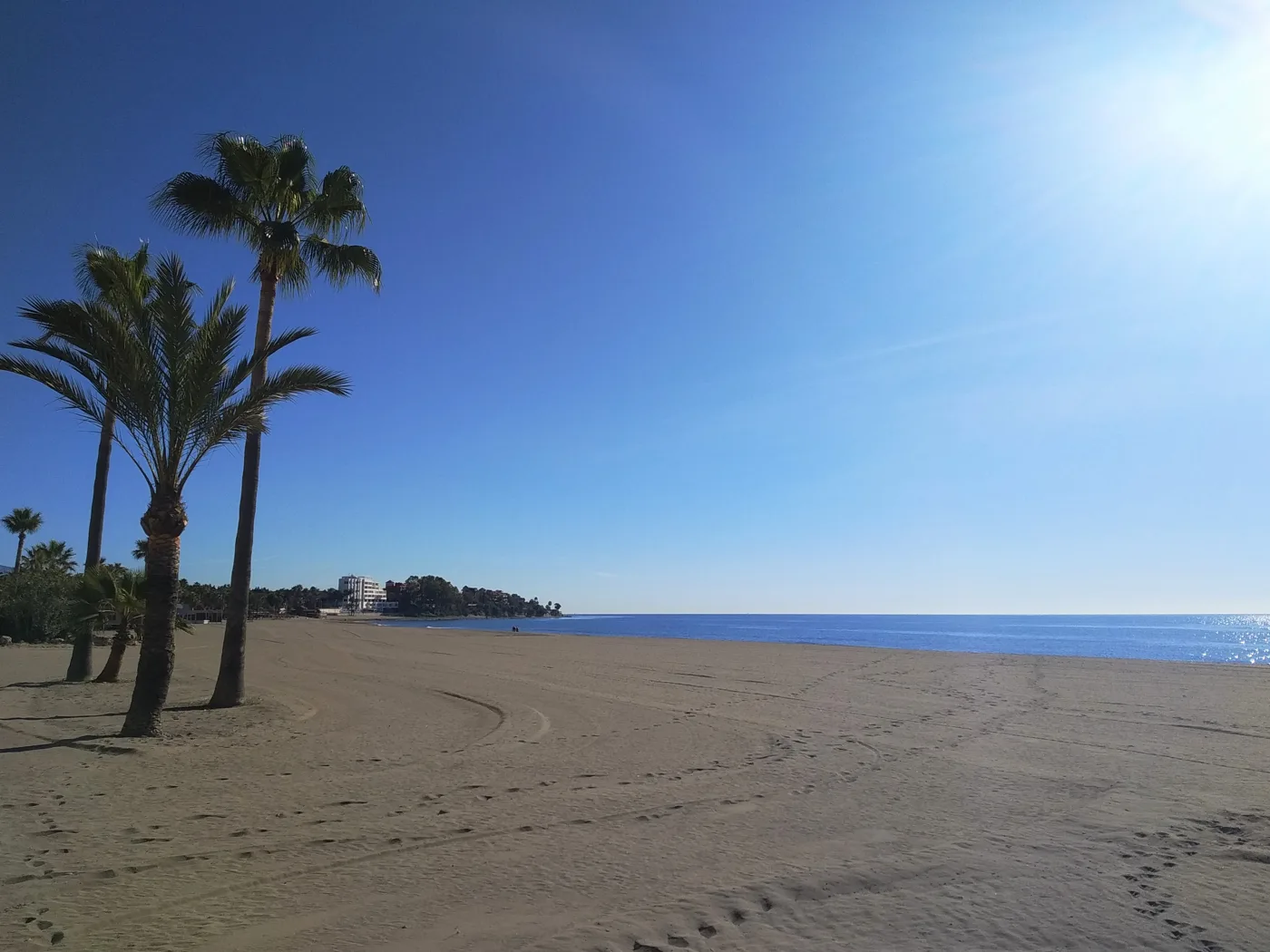 La Rada, het stadsstrand voor een middag bij de boulevard van Estepona